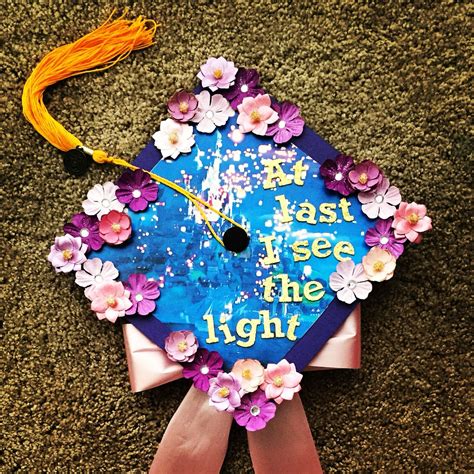 Tangled grad cap - Nov 9, 2015 - This Pin was discovered by Stephanie. Discover (and save!) your own Pins on Pinterest